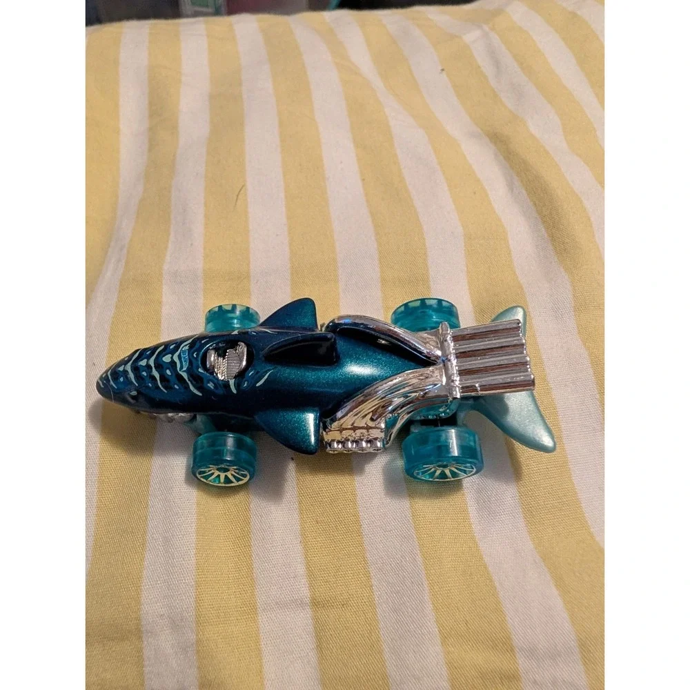 Hot Wheels 2014 HW City Street Beasts Sharkruiser Shark Car 39/250 Blue 1:64